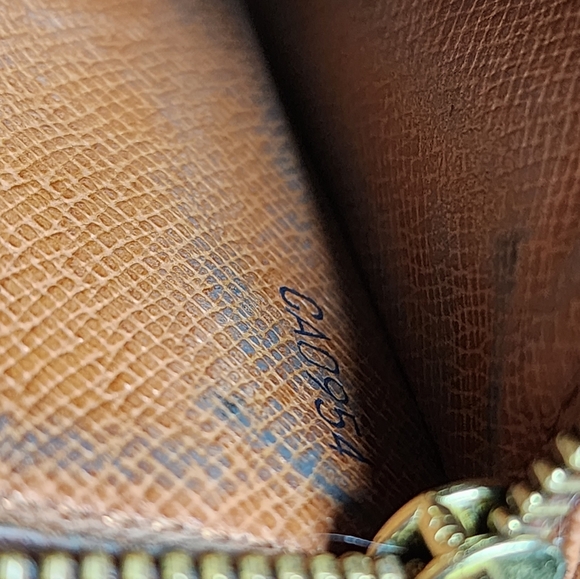 AUTH VINTAGE LOUIS VUITTON long wallet in monogram - Picture 13 of 14